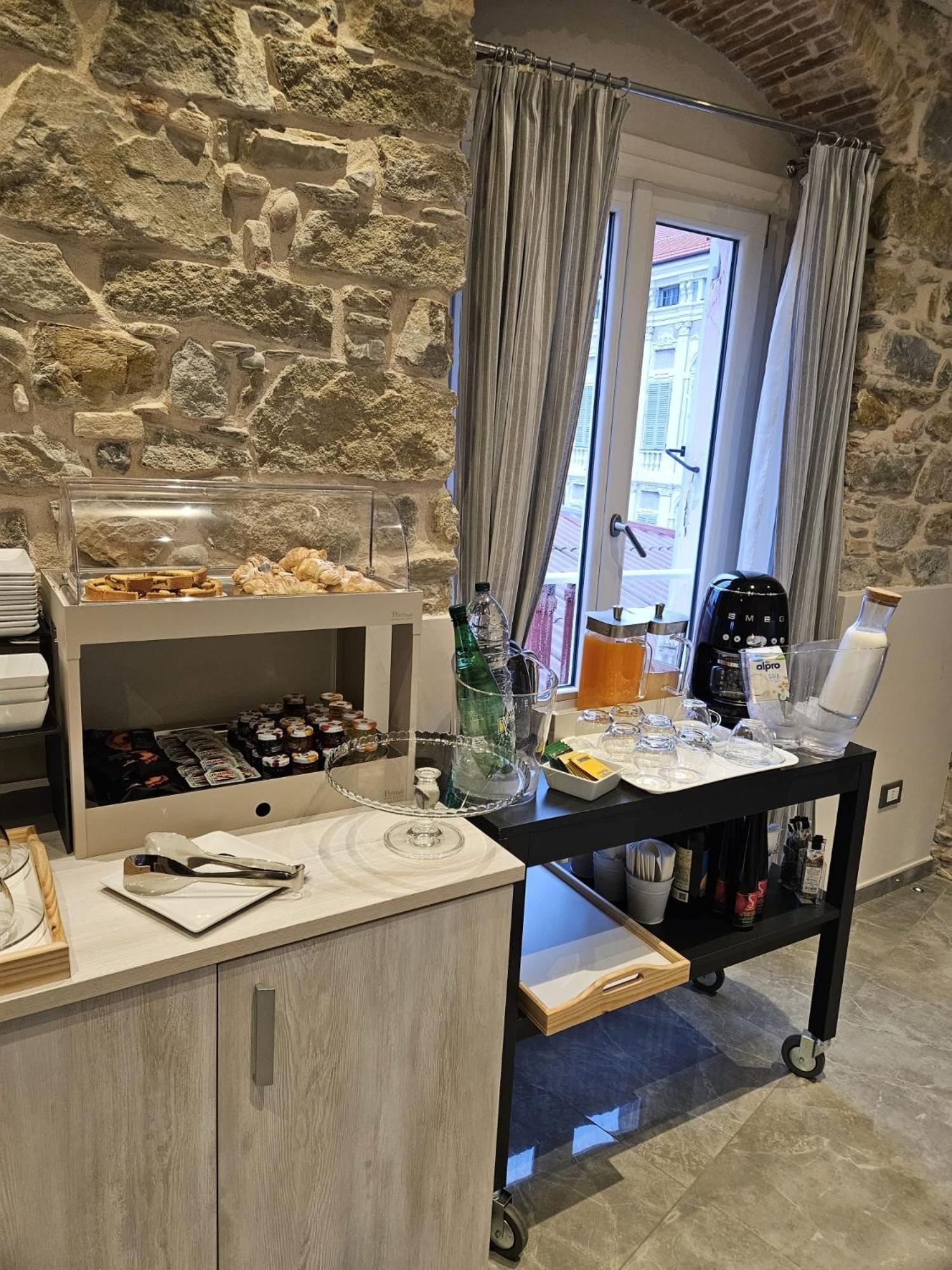 Prima Fila Premium Guest House Санремо Экстерьер фото