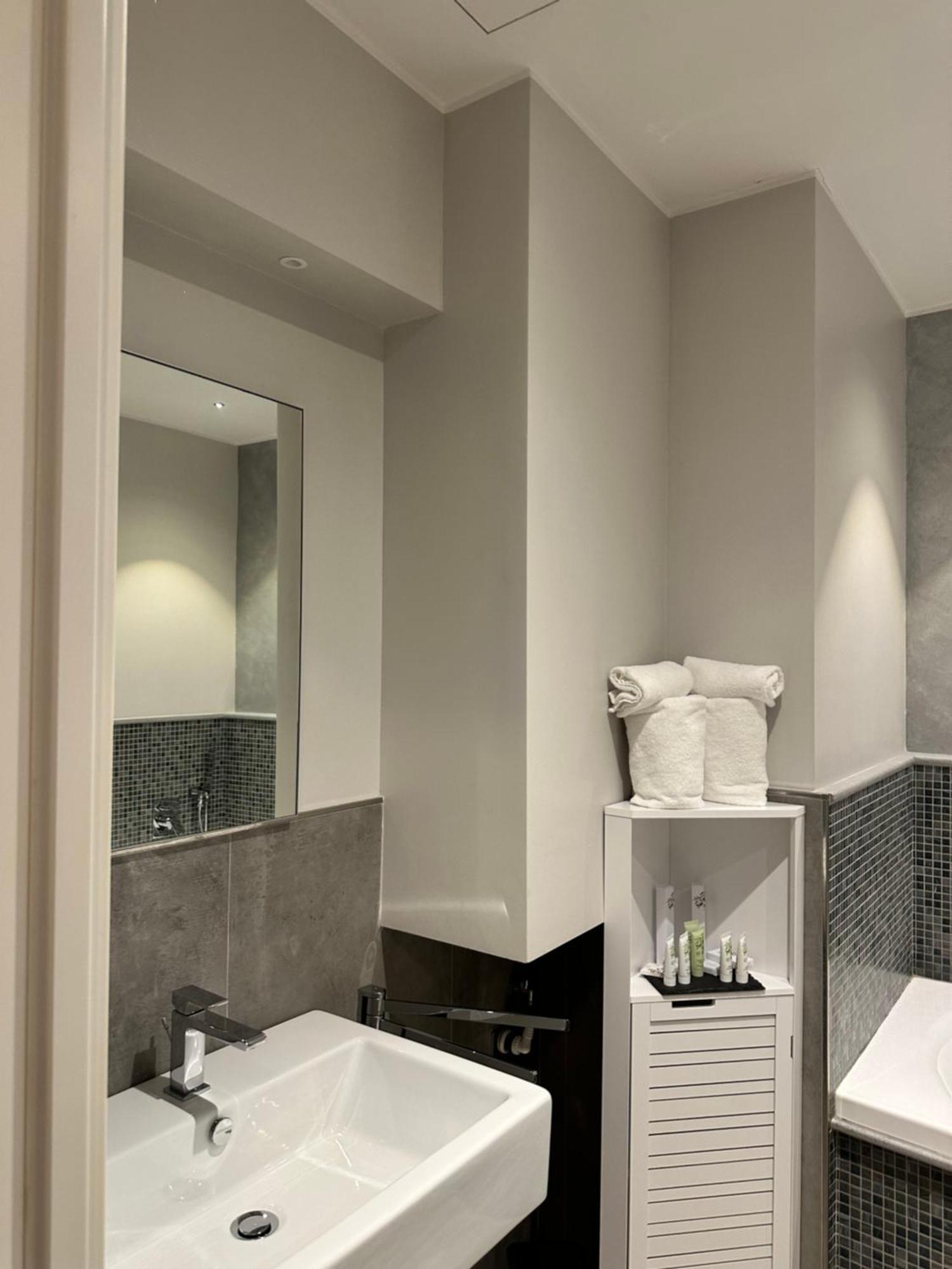 Prima Fila Premium Guest House Санремо Экстерьер фото